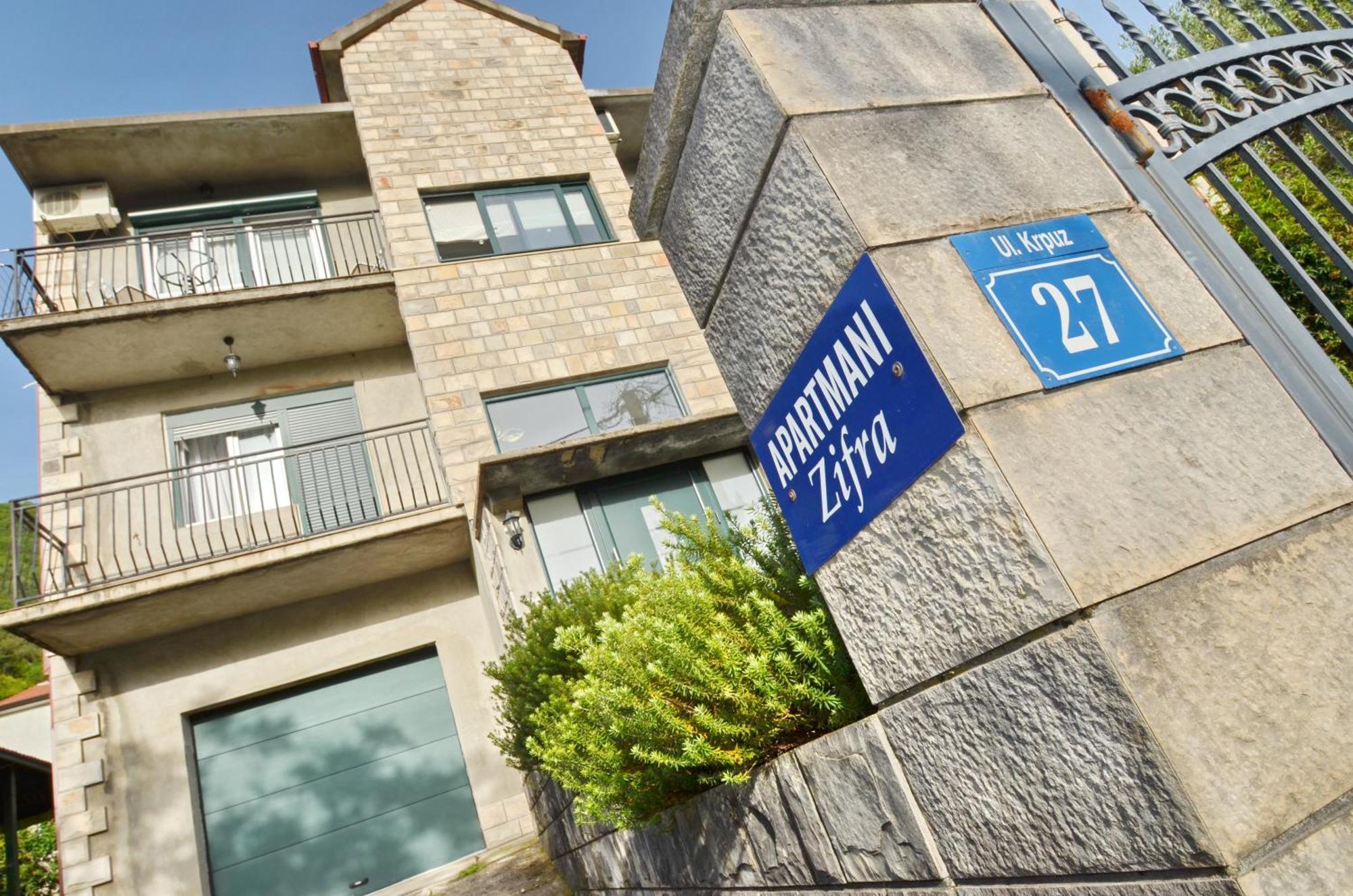 Apartments Dinko Zifra 티바트 외부 사진