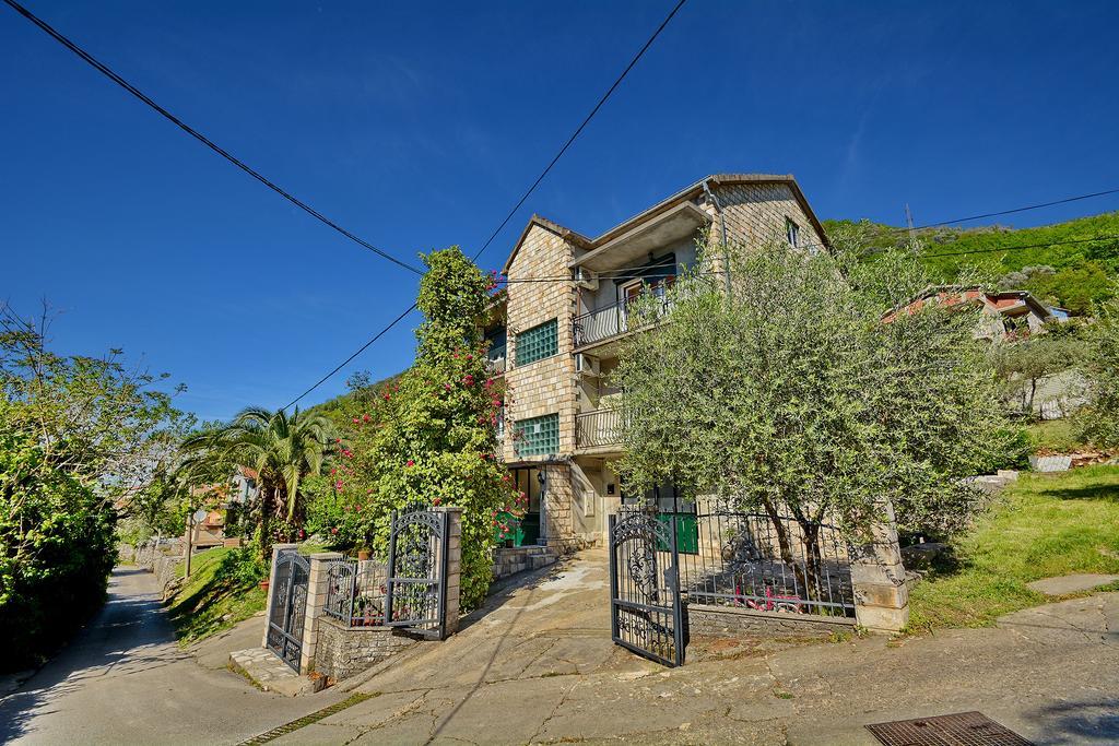 Apartments Dinko Zifra 티바트 외부 사진