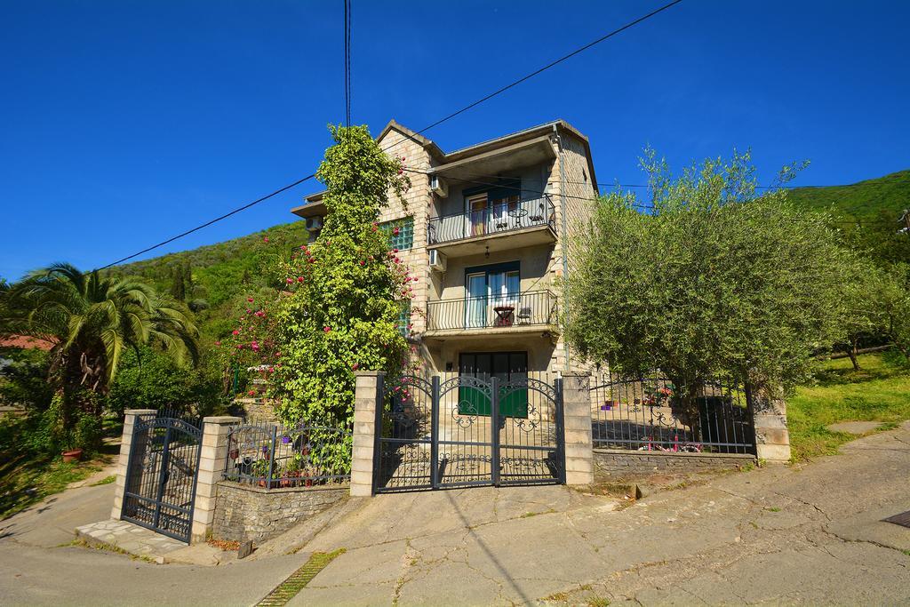 Apartments Dinko Zifra 티바트 외부 사진