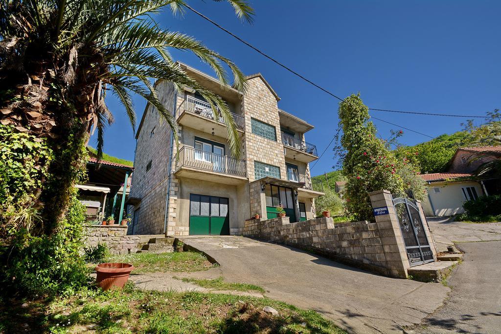 Apartments Dinko Zifra 티바트 외부 사진